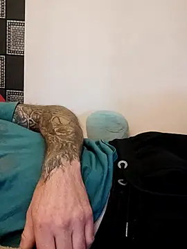 Snapshot of PIercingBoy38 chatting on October 12, 10:36 am PIercingBoy38 online show from October 12, 10:36 am