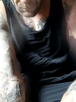 Snapshot of PIercingBoy38 chatting on October 29, 10:39 am PIercingBoy38 online show from October 29, 10:39 am