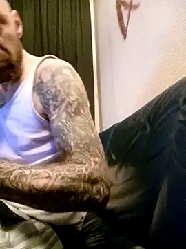 Snapshot of PIercingBoy38 chatting on January 8, 9:17 pm PIercingBoy38 online show from January 8, 9:17 pm