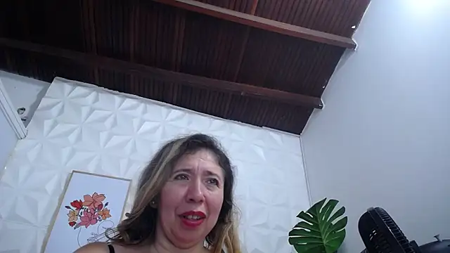 Snapshot of Valentinaa_mature chatting on February 19, 4:23 am Valentinaa mature online show from February 19, 4:23 am