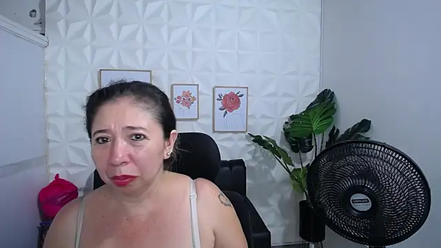 Snapshot of Valentinaa_mature chatting on February 20, 9:20 pm Valentinaa mature online show from February 20, 9:20 pm