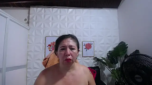 Snapshot of Valentinaa_mature chatting on February 26, 9:58 pm Valentinaa mature online show from February 26, 9:58 pm