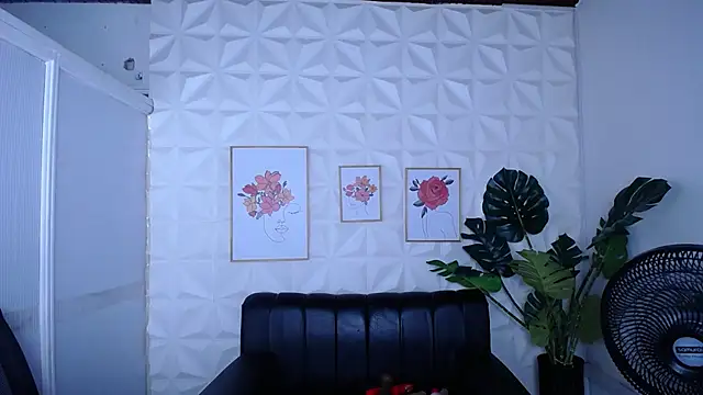 Snapshot of Valentinaa_mature chatting on September 23, 10:24 pm Valentinaa mature online show from September 23, 10:24 pm