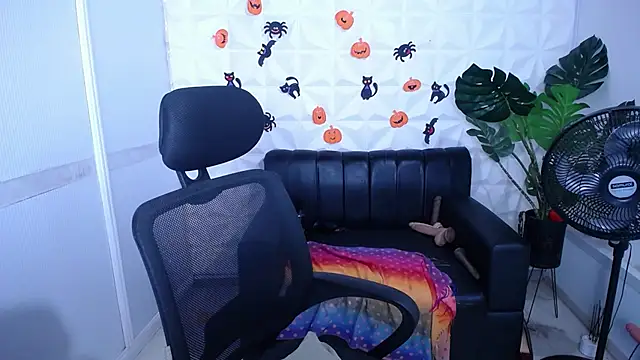 Snapshot of Valentinaa_mature chatting on October 10, 9:41 am Valentinaa mature online show from October 10, 9:41 am