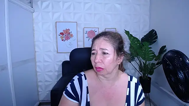 Snapshot of Valentinaa_mature chatting on October 29, 10:00 pm Valentinaa mature online show from October 29, 10:00 pm