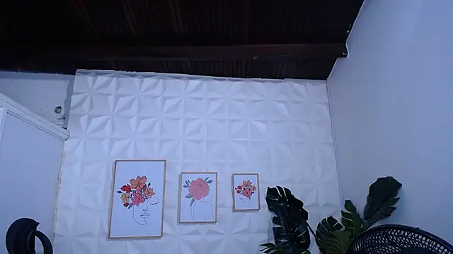 Snapshot of Valentinaa_mature chatting on February 19, 8:05 pm Valentinaa mature online show from February 19, 8:05 pm