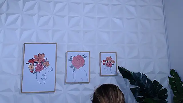 Snapshot of Valentinaa_mature chatting on March 2, 8:37 pm Valentinaa mature online show from March 2, 8:37 pm