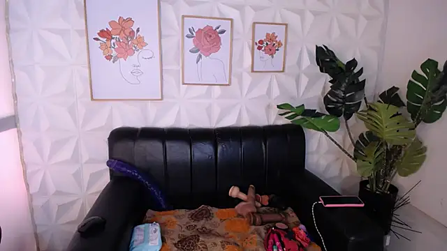 Snapshot of Valentinaa_mature chatting on March 7, 7:33 pm Valentinaa mature online show from March 7, 7:33 pm