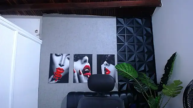 Snapshot of Valentinaa_mature chatting on March 31, 8:53 pm Valentinaa mature online show from March 31, 8:53 pm