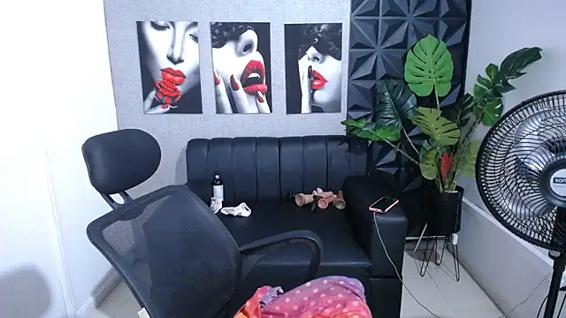 Valentinaa mature online show from June 22, 11:35 pm