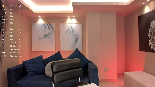 LizzHamilton   online show from November 30, 5:39 pm