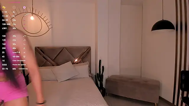 LizzHamilton   online show from March 21, 3:48 pm