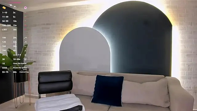 LizzHamilton   online show from March 23, 8:02 pm