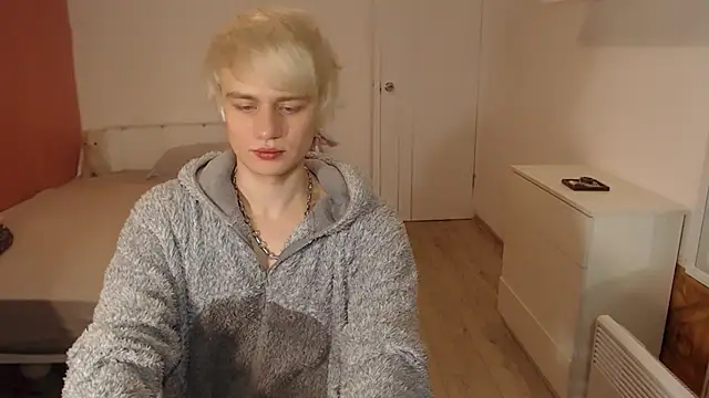 Snapshot of Oliver_sweet_ chatting on December 23, 1:14 am Oliver sweet online show from December 23, 1:14 am