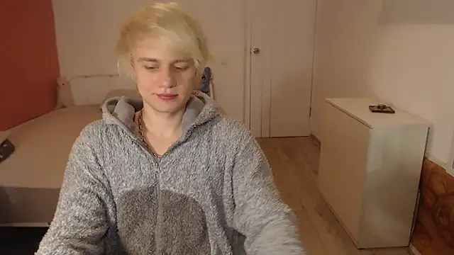 Snapshot of Oliver_sweet_ chatting on February 4, 1:44 am Oliver sweet online show from February 4, 1:44 am