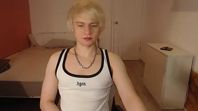 Snapshot of Oliver_sweet_ chatting on February 8, 1:53 am Oliver sweet online show from February 8, 1:53 am