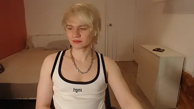 Snapshot of Oliver_sweet_ chatting on February 10, 12:15 am Oliver sweet online show from February 10, 12:15 am