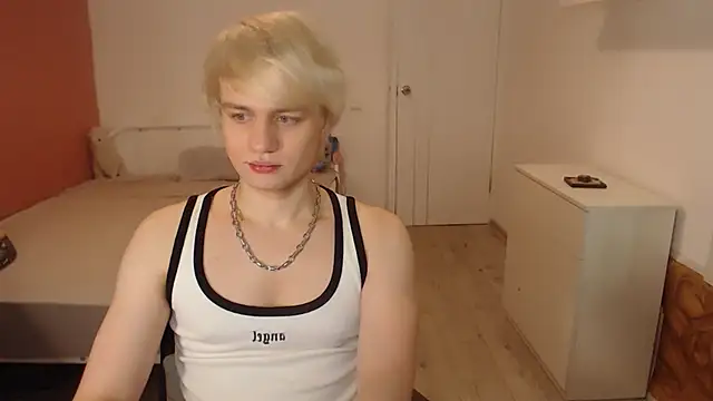 Snapshot of Oliver_sweet_ chatting on February 13, 12:39 am Oliver sweet online show from February 13, 12:39 am