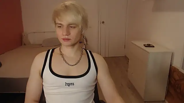 Snapshot of Oliver_sweet_ chatting on February 14, 12:51 am Oliver sweet online show from February 14, 12:51 am