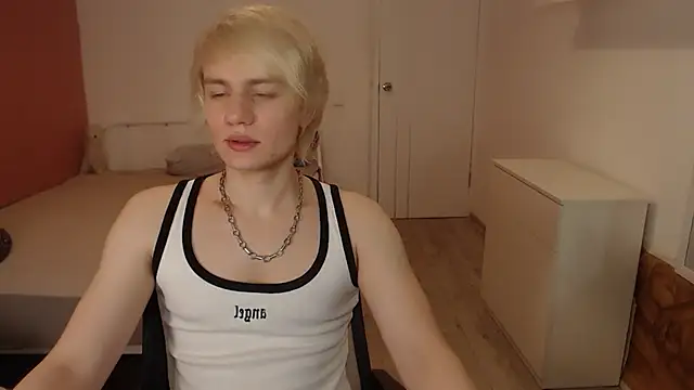 Snapshot of Oliver_sweet_ chatting on February 26, 1:26 am Oliver sweet online show from February 26, 1:26 am