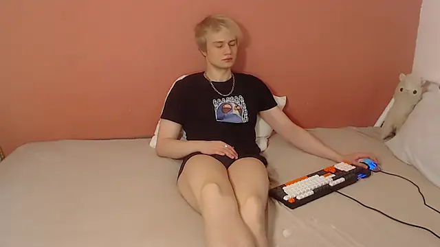 Snapshot of Oliver_sweet_ chatting on May 4, 1:34 am Oliver sweet online show from May 4, 1:34 am