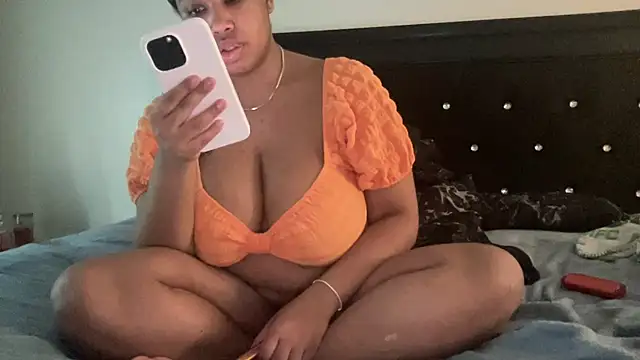 Snapshot of creamdreammmm chatting on November 26, 9:38 pm creamdreammmm online show from November 26, 9:38 pm