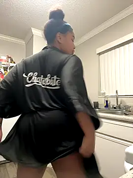 Snapshot of creamdreammmm chatting on December 17, 4:29 am creamdreammmm online show from December 17, 4:29 am