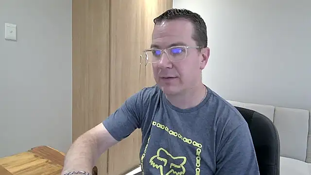 Snapshot of BrettJ81 chatting on December 12, 2:11 pm BrettJ81 online show from December 12, 2:11 pm