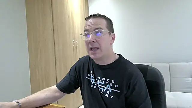 Snapshot of BrettJ81 chatting on January 6, 2:58 pm BrettJ81 online show from January 6, 2:58 pm