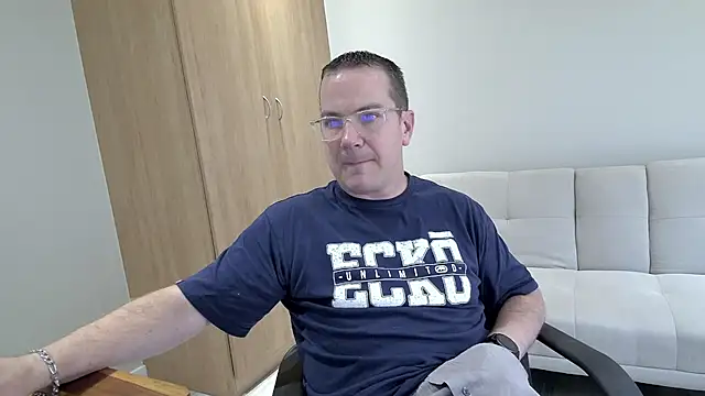 Snapshot of BrettJ81 chatting on January 18, 11:21 am BrettJ81 online show from January 18, 11:21 am