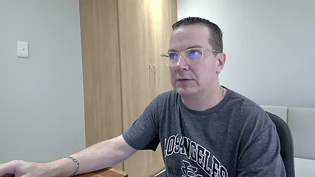 Snapshot of BrettJ81 chatting on March 2, 1:05 pm BrettJ81 online show from March 2, 1:05 pm