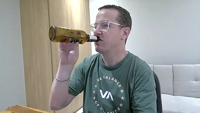 Snapshot of BrettJ81 chatting on March 10, 3:41 pm BrettJ81 online show from March 10, 3:41 pm