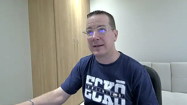 Snapshot of BrettJ81 chatting on March 14, 3:36 pm BrettJ81 online show from March 14, 3:36 pm