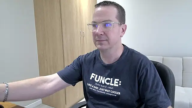 Snapshot of BrettJ81 chatting on September 22, 2:19 pm BrettJ81 online show from September 22, 2:19 pm