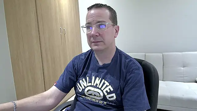 Snapshot of BrettJ81 chatting on September 23, 3:26 pm BrettJ81 online show from September 23, 3:26 pm