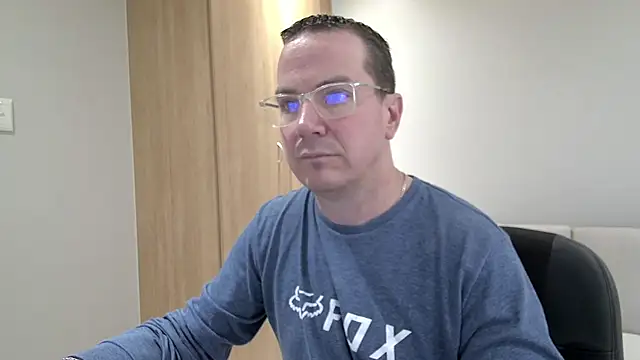 Snapshot of BrettJ81 chatting on September 29, 2:44 pm BrettJ81 online show from September 29, 2:44 pm