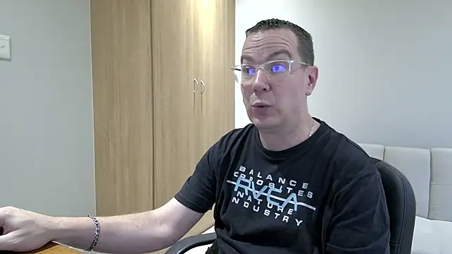 Snapshot of BrettJ81 chatting on October 16, 3:46 pm BrettJ81 online show from October 16, 3:46 pm