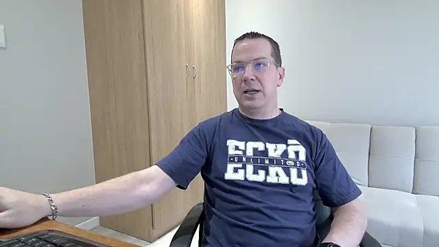 Snapshot of BrettJ81 chatting on October 17, 12:52 pm BrettJ81 online show from October 17, 12:52 pm