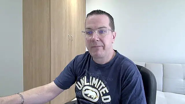 Snapshot of BrettJ81 chatting on October 19, 11:22 am BrettJ81 online show from October 19, 11:22 am