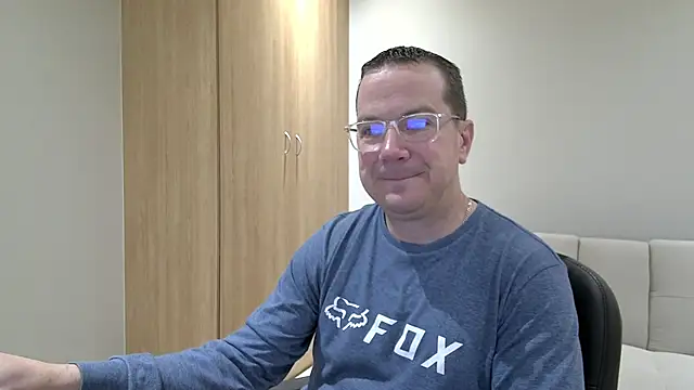 Snapshot of BrettJ81 chatting on October 20, 5:02 pm BrettJ81 online show from October 20, 5:02 pm