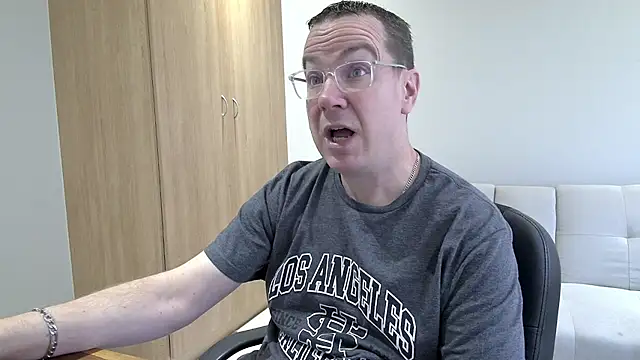 Snapshot of BrettJ81 chatting on October 23, 10:58 am BrettJ81 online show from October 23, 10:58 am