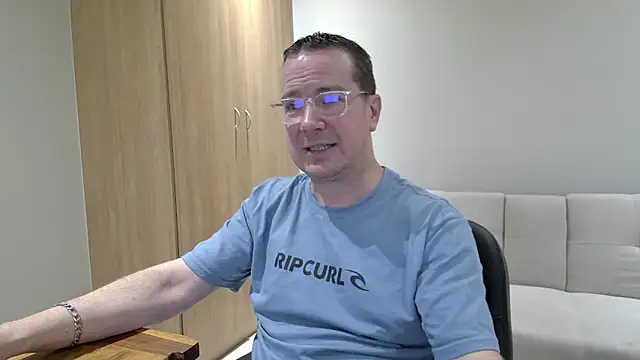 Snapshot of BrettJ81 chatting on October 27, 5:28 pm BrettJ81 online show from October 27, 5:28 pm