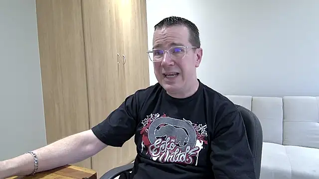 Snapshot of BrettJ81 chatting on October 28, 3:14 pm BrettJ81 online show from October 28, 3:14 pm