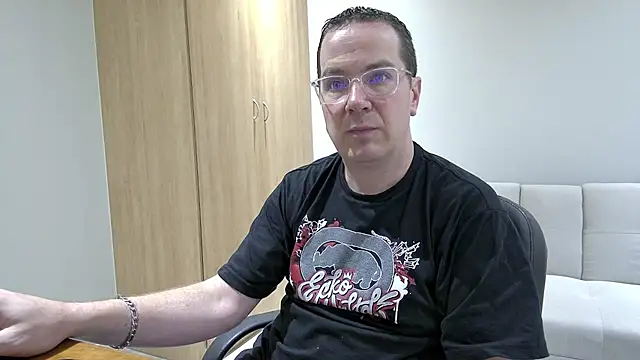 Snapshot of BrettJ81 chatting on November 6, 2:51 pm BrettJ81 online show from November 6, 2:51 pm