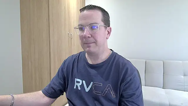 Snapshot of BrettJ81 chatting on November 9, 12:58 pm BrettJ81 online show from November 9, 12:58 pm