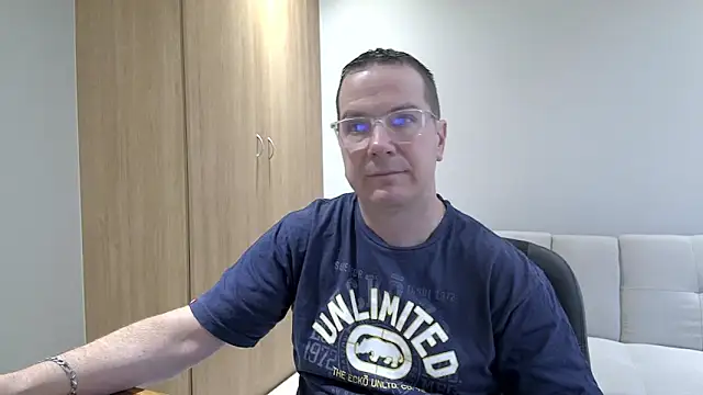 Snapshot of BrettJ81 chatting on November 11, 3:12 pm BrettJ81 online show from November 11, 3:12 pm