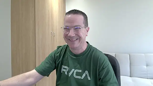 Snapshot of BrettJ81 chatting on November 14, 2:16 pm BrettJ81 online show from November 14, 2:16 pm