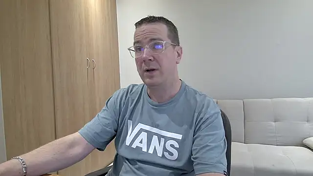 Snapshot of BrettJ81 chatting on November 19, 2:17 pm BrettJ81 online show from November 19, 2:17 pm