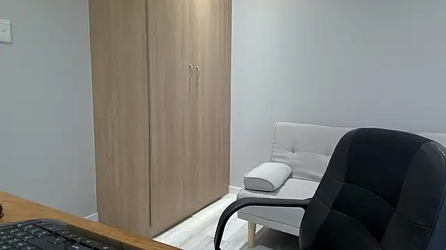 Snapshot of BrettJ81 chatting on November 23, 1:11 pm BrettJ81 online show from November 23, 1:11 pm