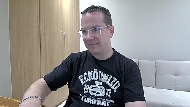 Snapshot of BrettJ81 chatting on November 27, 1:02 pm BrettJ81 online show from November 27, 1:02 pm